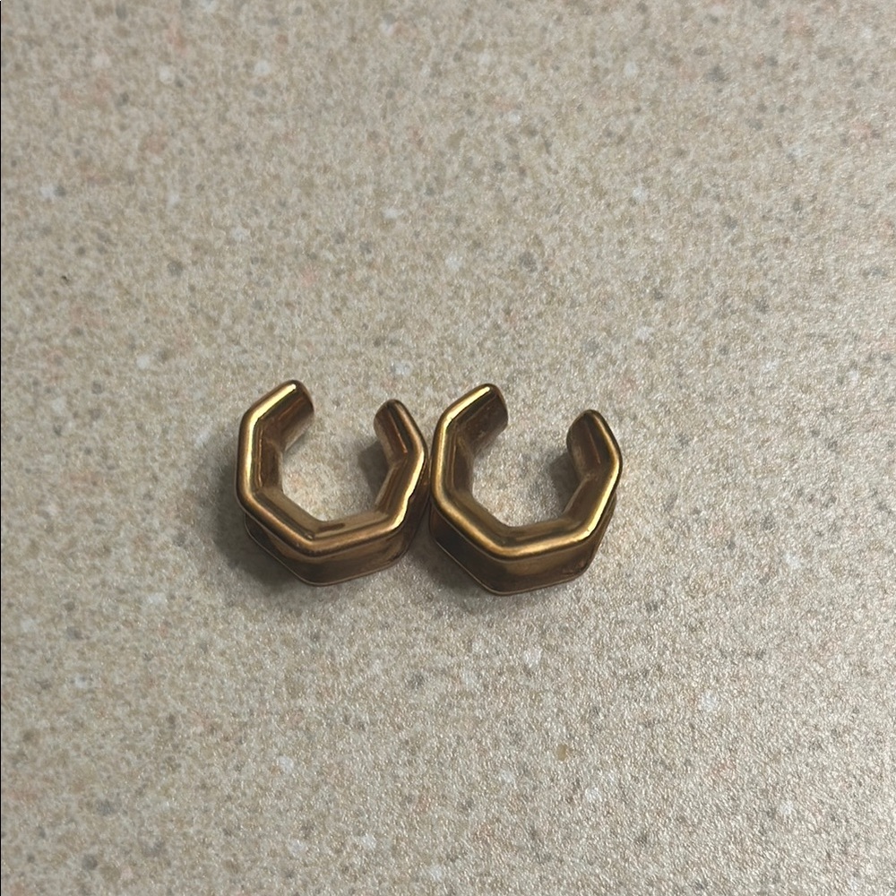 Gold Hexagon Saddle Tunnels